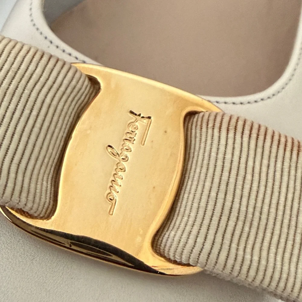 Salvatore Ferragamo Vara Bow Pumps Heel3’ Cream Gold Buckle Sz 7.5 Made In Italy - Picture 15 of 16